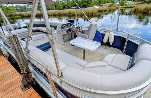 Florida Panhandle House | Boat Included Pool Pet Friendly. A Most Unique Vacation Home in the country 4U