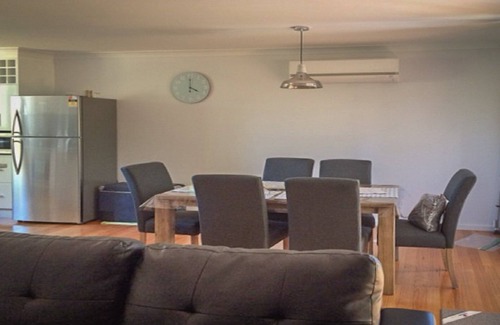 Lake Wangary House | Boat Ramp Shack is a fabulous holiday shack near the Coffin Bay Boat Ramp