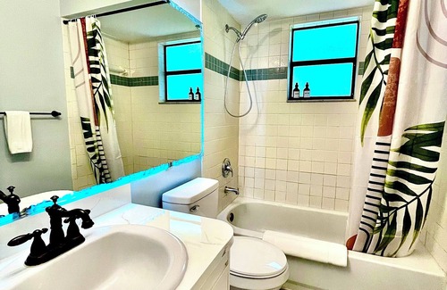 Palm Bay House | Boat Waterfall House with a treasure hunt experience for kids