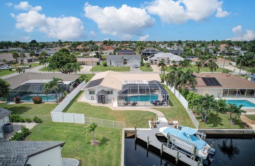 Caloosahatchee House | Boater’s Delight! 4BR Tropical Canal Retreat with Direct Gulf Access