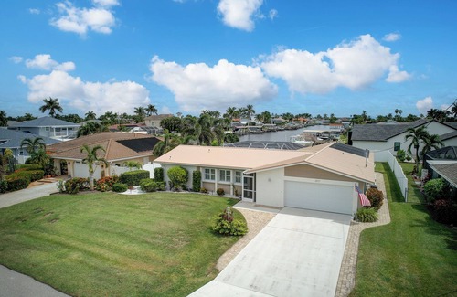 Caloosahatchee House | Boater’s Delight! 4BR Tropical Canal Retreat with Direct Gulf Access