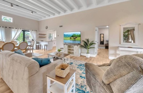 Pompano Isles Villa | Boaters Paradise - Stylish 3/2 - w/ Boat Dock