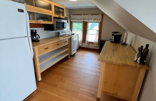 Fortunes Rocks House | Boathouse Apartment at Fortunes Rocks, 100 feet from the beach.