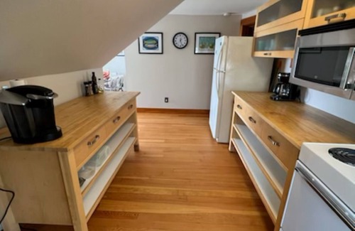 Fortunes Rocks House | Boathouse Apartment at Fortunes Rocks, 100 feet from the beach.