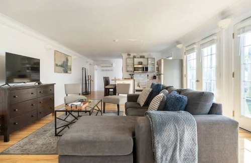 Belleville Boat Rental | BOATHOUSE LOFT - Loft with million dollar views!