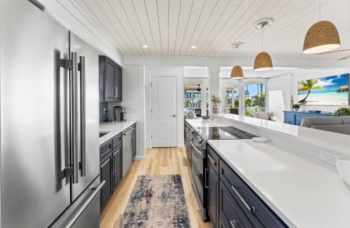 Fort Myers Beach House | Boating Enthusiasts, Walk to the Beach, Heated Pool - The Corner cottage - Roelens