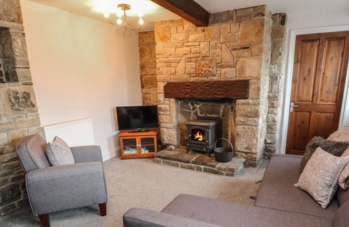 Linthwaite Cottage | BOBBIN COTTAGE, pet friendly, character holiday cottage in Golcar