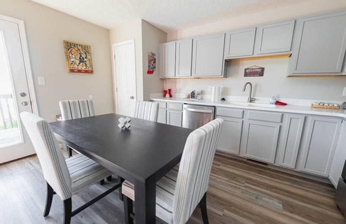 Bloomington Apartment | Bobby Knight Hall - 4 Bd Townhome by IU Sports