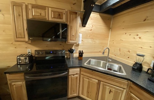 Carbon Hill Cabin | Bobcat Corner, Hot Tub, Secluded, Pet Friendly