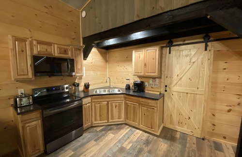 Carbon Hill Cabin | Bobcat Corner, Hot Tub, Secluded, Pet Friendly