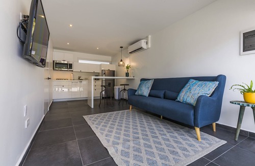 Arashi Apartment | BOCA CATALINA 1 BEDROOM FULL KITCHEN STEPS TO BEACH