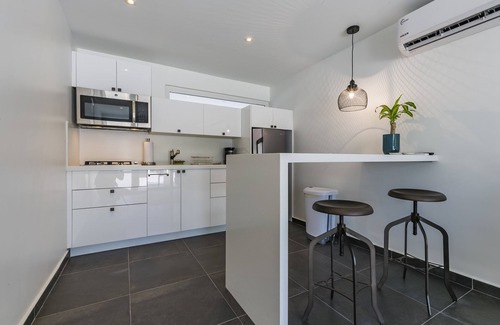 Arashi Apartment | BOCA CATALINA 1 BEDROOM FULL KITCHEN STEPS TO BEACH