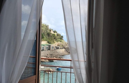 Marina del Cantone Apartment | Bocca d'Oro - Mimì sul Mare - Appartamento in riva al mare