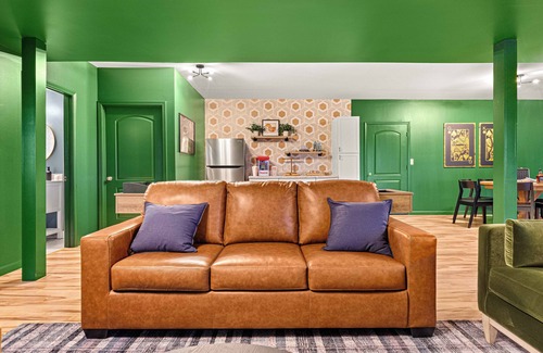 Frankfort House | Bocce Ball Ct, Hot Tub, Game Room, EV Charger, Mins to Buffalo Trace Distillery!