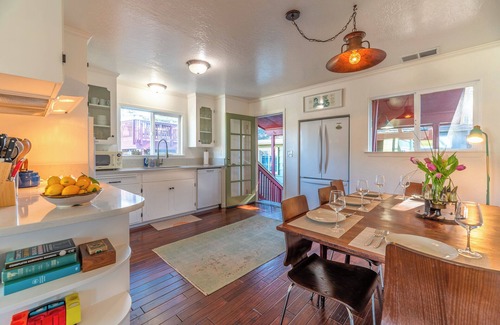 Salmon Creek House | BodegaBreeze: Walk to Beach!Relaxing Home in Bodega Bay!Home+Studio!HtTb/WiFi