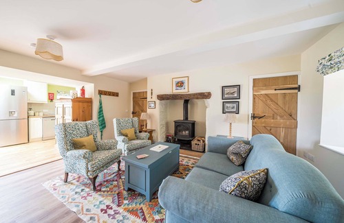 Rhoscolyn House | BODIOR GARDEN COTTAGE, pet friendly, with hot tub in Rhoscolyn