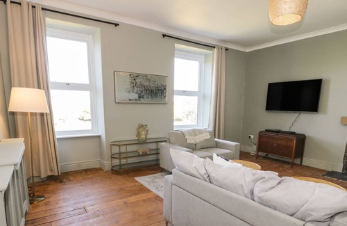 Bodorgan Cottage | BODORGAN INN, pet friendly, with hot tub in Niwbwrch (Newborough)