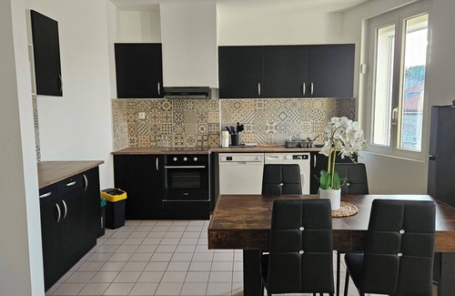 Le Boulou Apartment | Bohemian apartment in the center of town