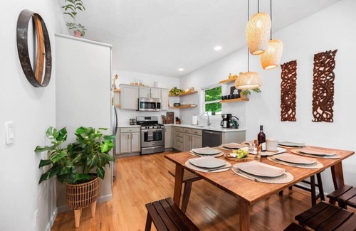 Traverse City Apartment | Bohemian Retreat 4BR Home Downtown Beach Wineries