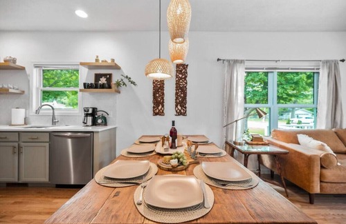 Traverse City Apartment | Bohemian Retreat 4BR Home Downtown Beach Wineries