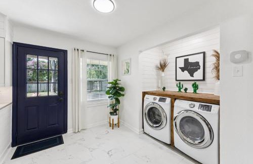 Farmers Branch House | Boho Bungalow near DFW Airport