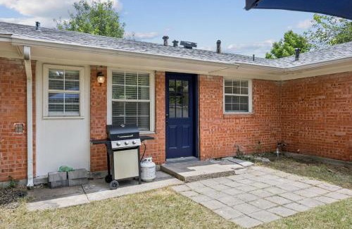 Farmers Branch House | Boho Bungalow near DFW Airport