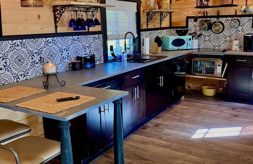 Flintstone House | Boho Bungalow | Pet Friendly