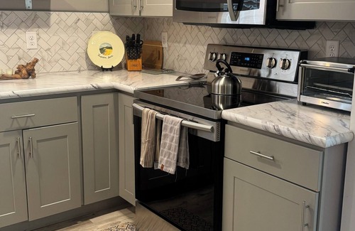 West Ocean City Cottage | Boho chic modern 1-bedroom cottage with AC, WiFi in the heart of West Ocean City