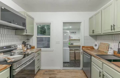 Central Oklahoma City House | BOHO HOME- 1 min from highway/State fair/downtown