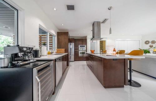 Glenvar Heights House | Boho House - Stylist Home with Parking and large Yard