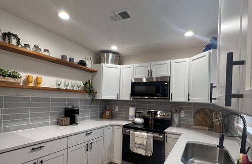 Donelson House | Boho Nashville Getaway~ 10 mins to Broadway!