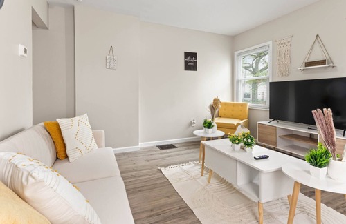 Columbus House | Boho's Estate - Minutes from Downtown, German Village, & Children's Hospital