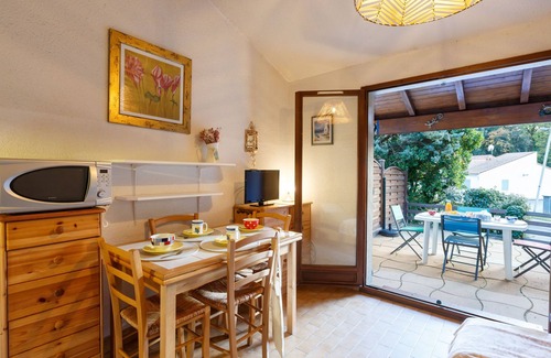 Les Mathes House | Bois d'Eleis by Interhome