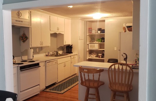 Washington Square Apartment | Bon Aire Apartment is in downtown Mobile on the Mardi Gras Parade Routen