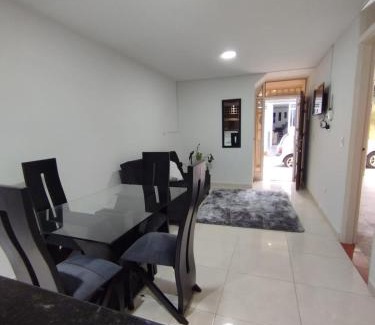 San Gil Apartment | BONITO APARTAMENTO CON GARAJE Piscina fuera del alojamiento a 500 mts
