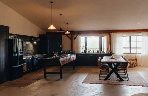 Hartley Other | Bonnie Blink House - Space, views and kangaroos!