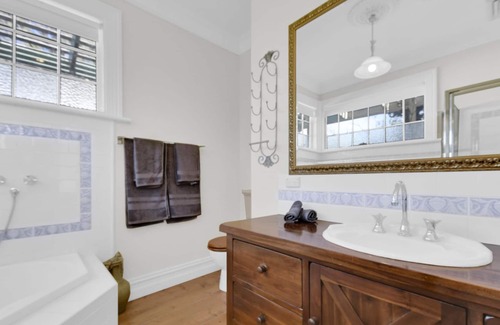 Bonnie Doon House | Bonnie Vibe - Spa bath, Sauna, Pool table,Wood Fireplace,Boat Parking,BBQ