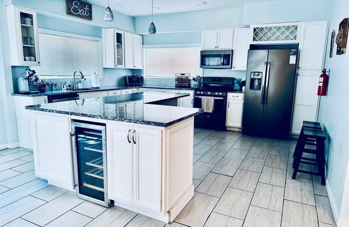 Ventnor City House | Book 2, Stay 3—Extra Night’s On Us! Sleeps 12, Dog Friendly, Quick Uber to A/C