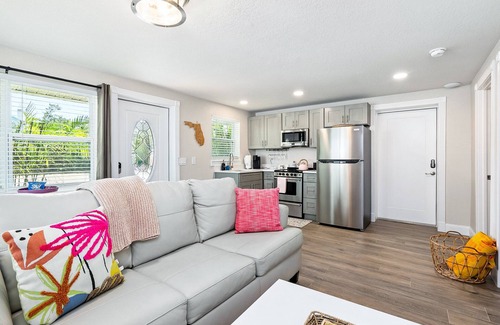 Siesta Key Condo | 🦩Book Me Baby! Wildflower Inn Siesta Key #2 Hibiscus🦩
