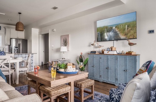 Gulf Shores House | Book Nov Family Gulf Stay! Short Walk to Beach!