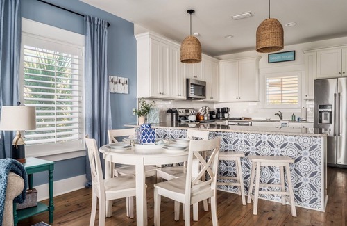 Gulf Shores House | Book Nov Family Gulf Stay! Short Walk to Beach!