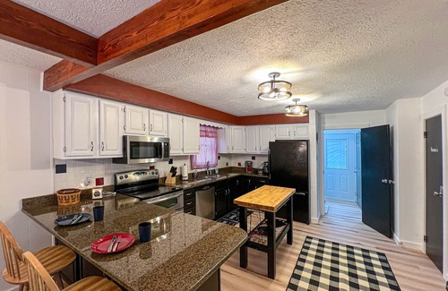 Massanutten Villa | Book Now! 3 Kings, 1 Queen/Dog Friendly/1 Mile to the Pool and Trails.