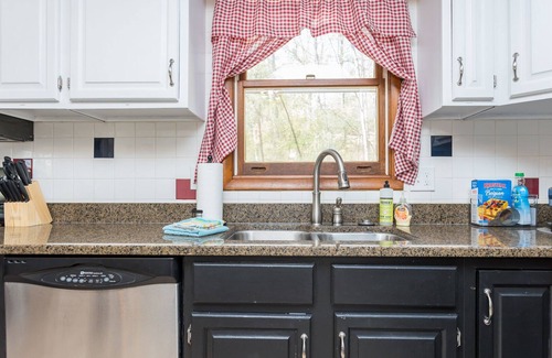 Massanutten Villa | Book Now! 3 Kings, 1 Queen/Dog Friendly/1 Mile to the Pool and Trails.