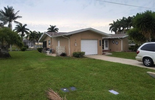 Pelican House | BOOK NOW. CANAL W/GULF ACCESS, NEAR BEACHES AND DESIRED YACHT CLUB
