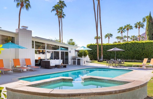 Vista Las Palmas House | Book Now for Fall! Classic Alexander Home with Unobstructed Mountain Views in Vista Las Palmas!