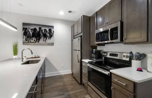 Sobro Condo | Book Now for Holidays! Quiet & Cozy but Still Fun-Free Parking & Pet Friendly!