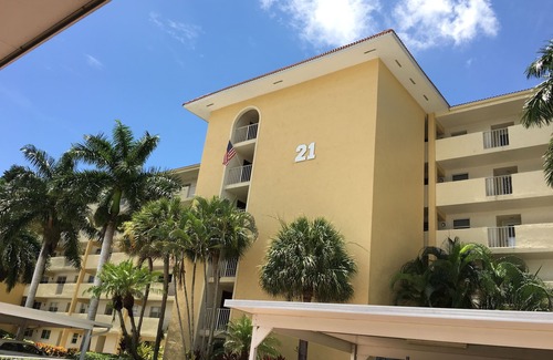Central Naples Condo | BOOK NOW March/April 2026! Great Location, Top Floor, Free Golf, Close to Beach