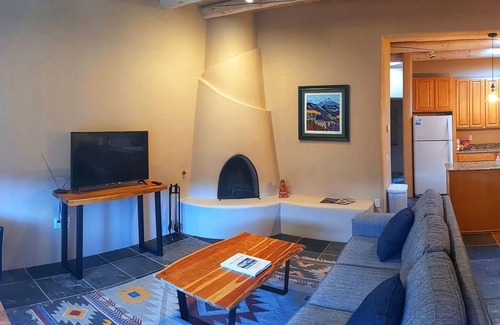 El Prado Condo | BOOK Now! Mountain Views, Spacious, Private, Close to Hiking, Dining & Shopping!