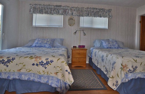Gold Beach House | Book THANKSGIVING in this HOME ON the BEACH with private beach access & HOT TUB.
