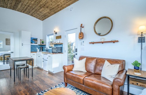 McMinnville Cottage | Book the Ohana Bungalow at The Boutique Retreat in downtown McMinnville.